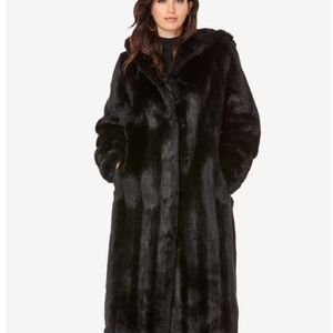 Luxurious Black Faux Fur Coat. (Smoke And Pet Free Home)✅